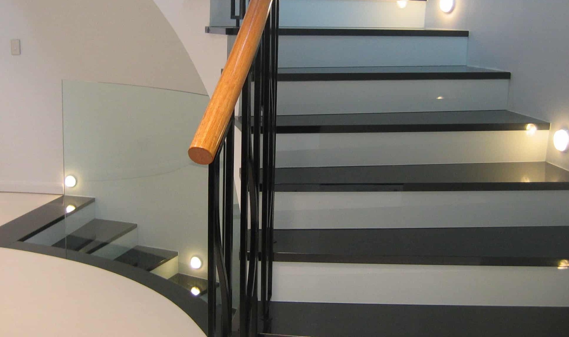 Trappenhuis met krasvaste lak en strakke lijnen